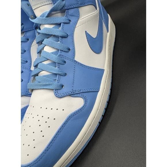 Nike Air Jordan 1 Retro Mid 2013 UNC University Blue Men Size 13 554724-206 - Picture 4 of 16